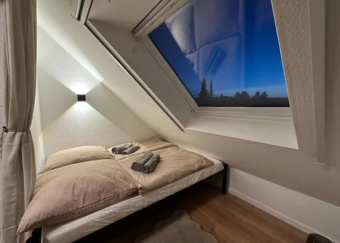 - Elias - Adults Only *